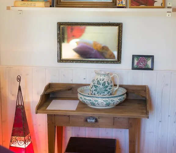 Mamie Jane Hotel
